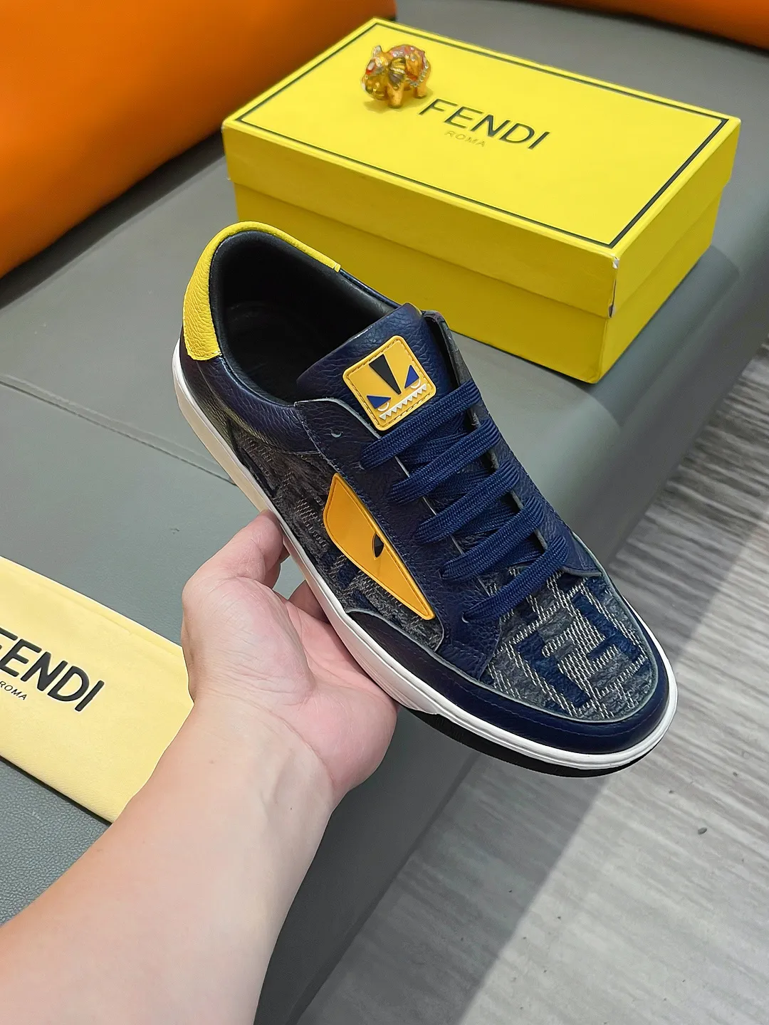 Men's shoes FENDI "Fendi" P400 Regular size: 38-44 (casual shoes) Product materials: Selected cowhide upper, soft sheepskin lining; original outsole.